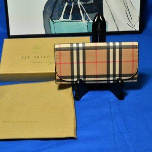 New Burberry Nova Check Wallet (without tags)